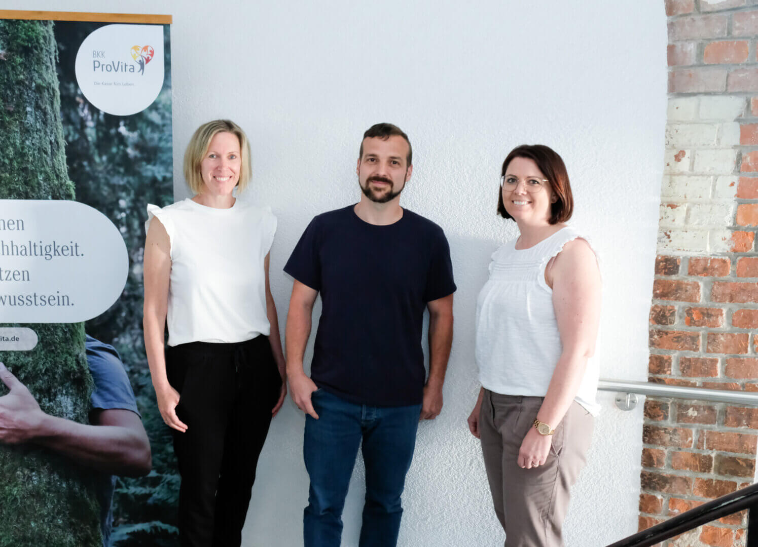 Die BKK ProVita bezahlt einmal jährlich die besondere Brustkrebsvorsorge „Discovering Hands“ – eine Tastuntersuchung sehbehinderter Frauen. Fragen beantworten wir unter der Telefonnummer 0981 188910-7.